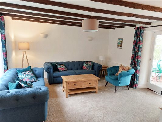 Cider Barn spacious lounge
